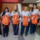 Mendoza entregó más de 400 mochilas técnicas a estudiantes de enfermería para sus prácticas profesionales