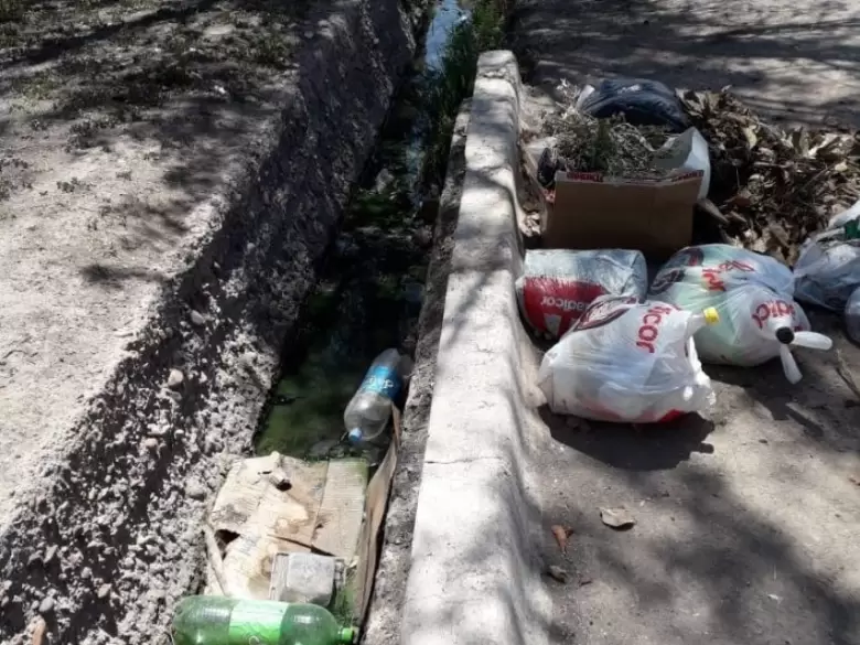 basura acequia