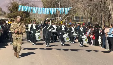 desfile c�vico militar en Uspallata