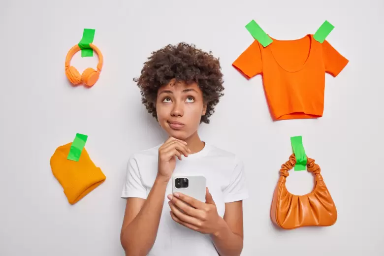 persona que duda que comprar compras