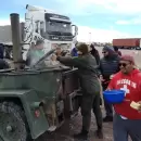 La Gendarmer�a volvi� a cocinar para asistir a los camioneros varados en Uspallata