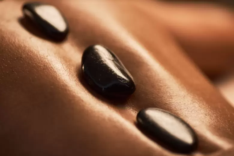 masajes con piedras 2